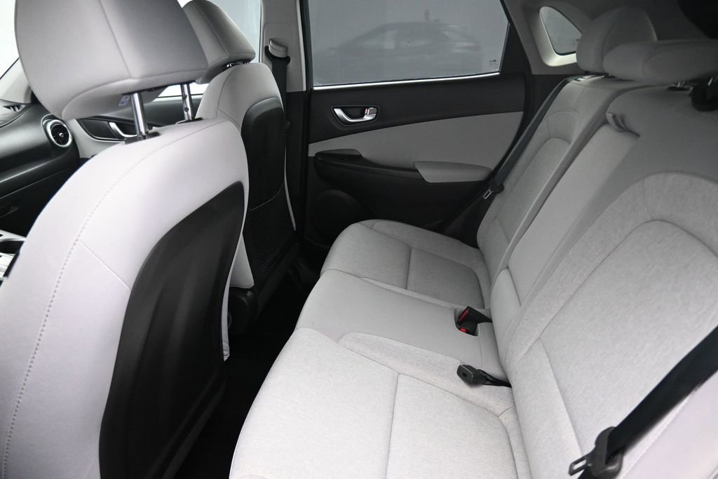 Used 2023 Hyundai Kona SE w/ Cargo Package FWD image 9