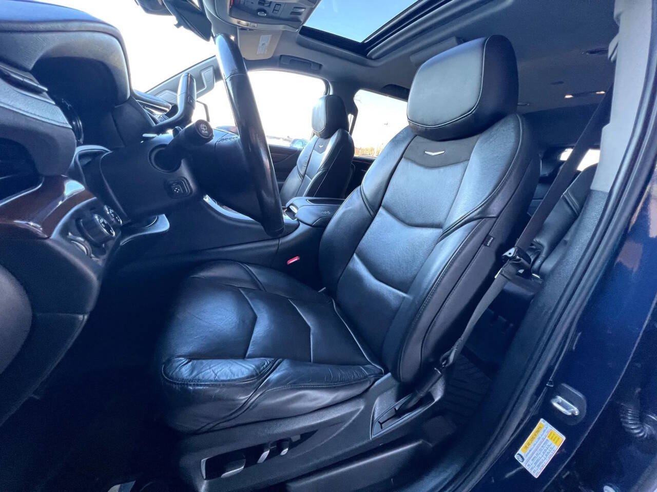 Used 2020 Cadillac Escalade Luxury AWD/4WD image 10