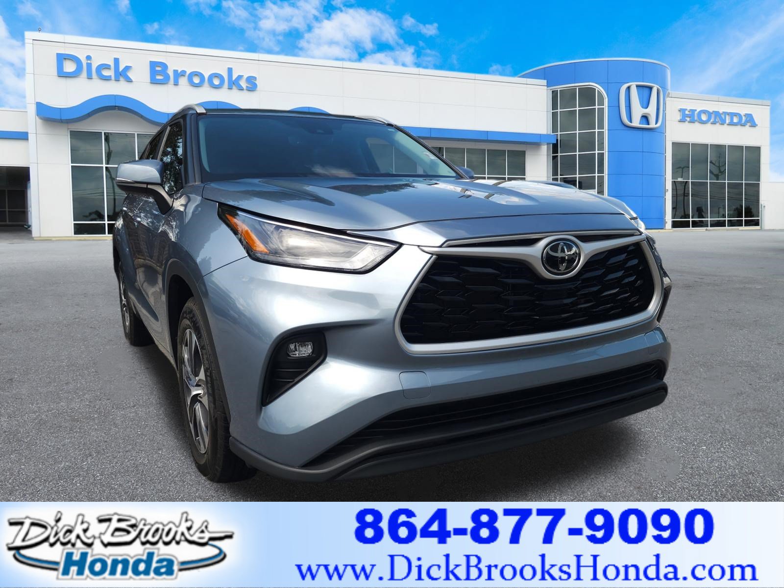 Used 2023 Toyota Highlander XLE FWD image 1