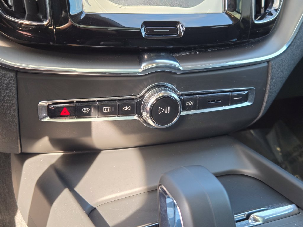 Used 2025 Volvo XC60 B5 Core w/ Climate Package AWD/4WD image 38