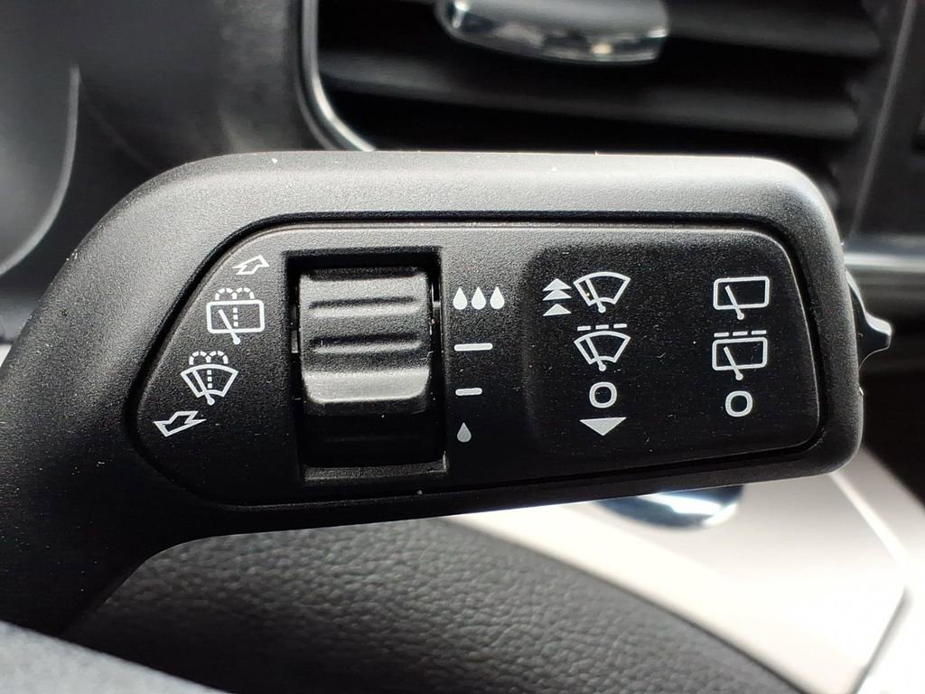 Used 2024 Ford Explorer XLT w/ Equipment Group 202A image 25