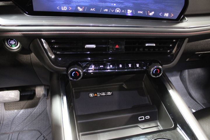 Used 2025 Chevrolet Tahoe RST AWD/4WD image 33