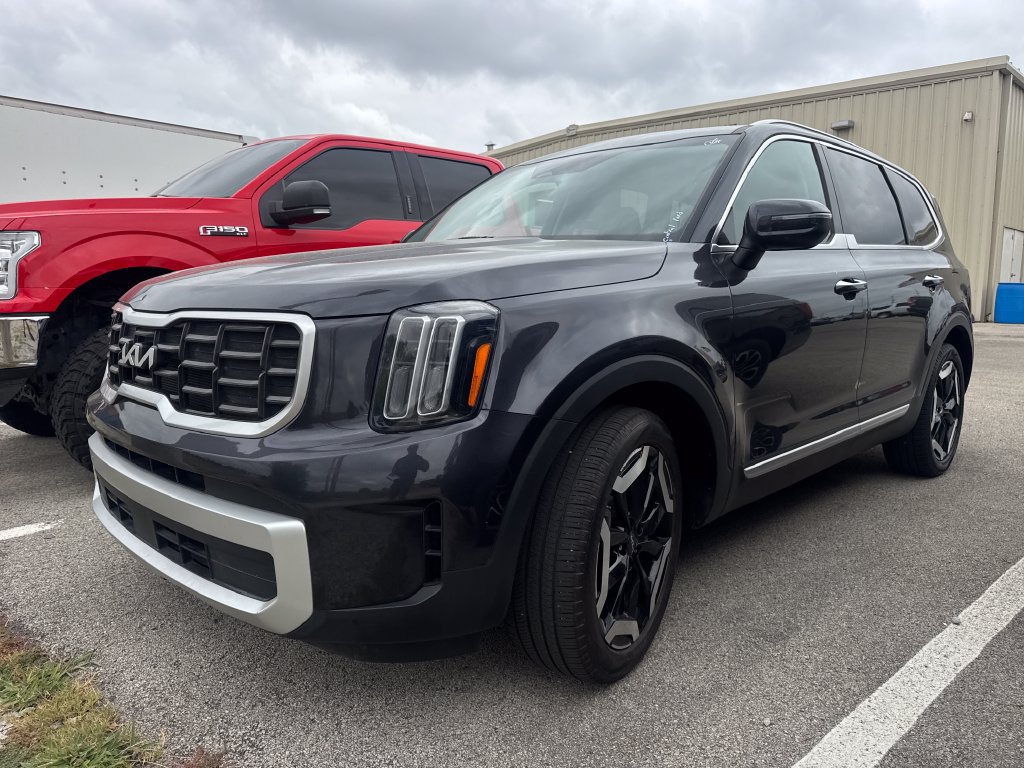 Used 2025 Kia Telluride S AWD/4WD image 1