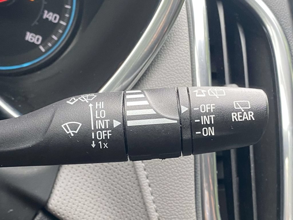 Used 2018 Chevrolet Equinox Premier FWD image 24