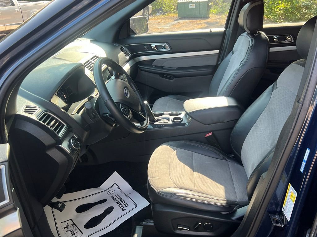 Used 2017 Ford Explorer XLT w/ Equipment Group 202A FWD image 10
