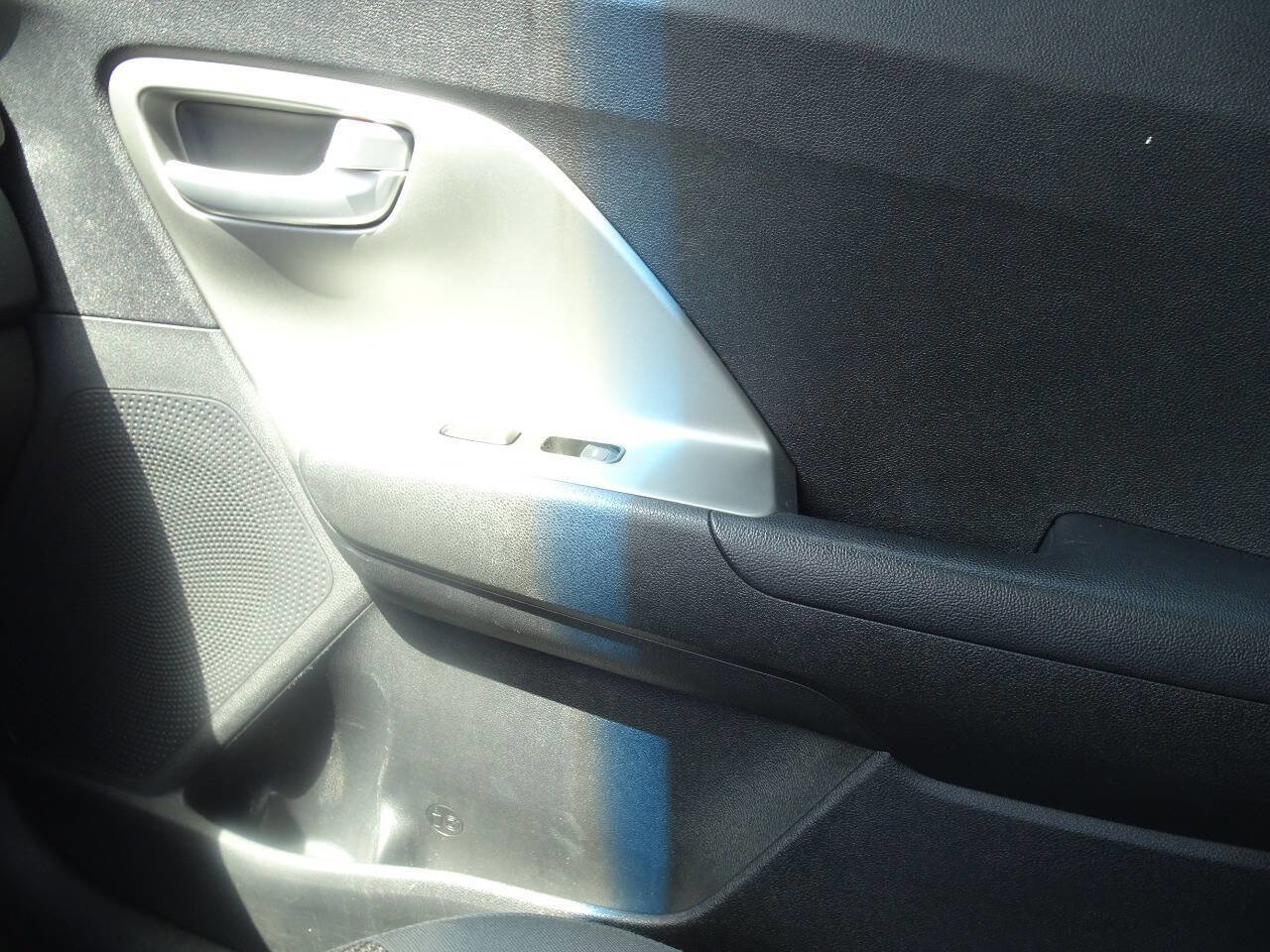 Used 2017 Kia Niro LX image 29