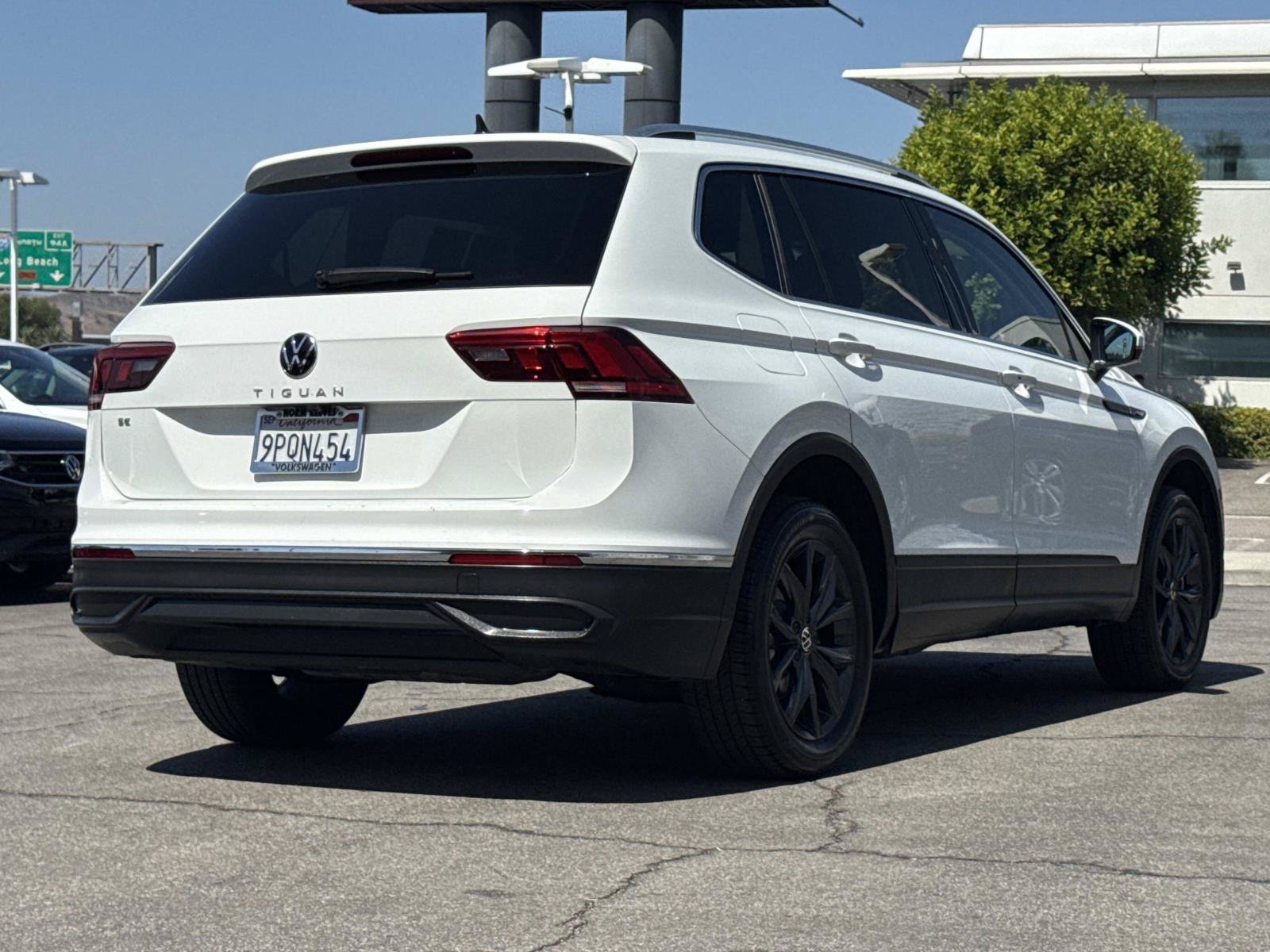 Certified 2024 Volkswagen Tiguan SE FWD image 5