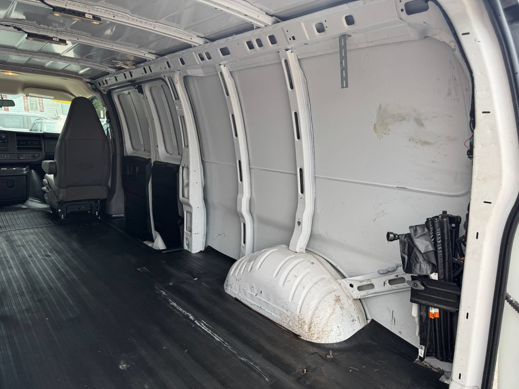 Used 2022 Chevrolet Express 3500 Extended RWD image 13