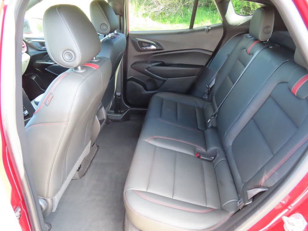 Used 2025 Chevrolet Trax RS w/ Sunroof Package FWD image 26