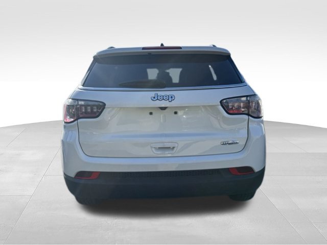 Used 2025 Jeep Compass Latitude w/ Sun & Sound Group AWD/4WD image 4