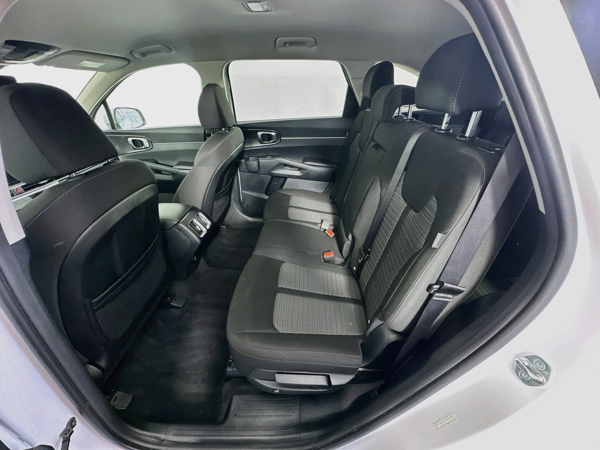 Used 2025 Kia Sorento LX FWD image 29