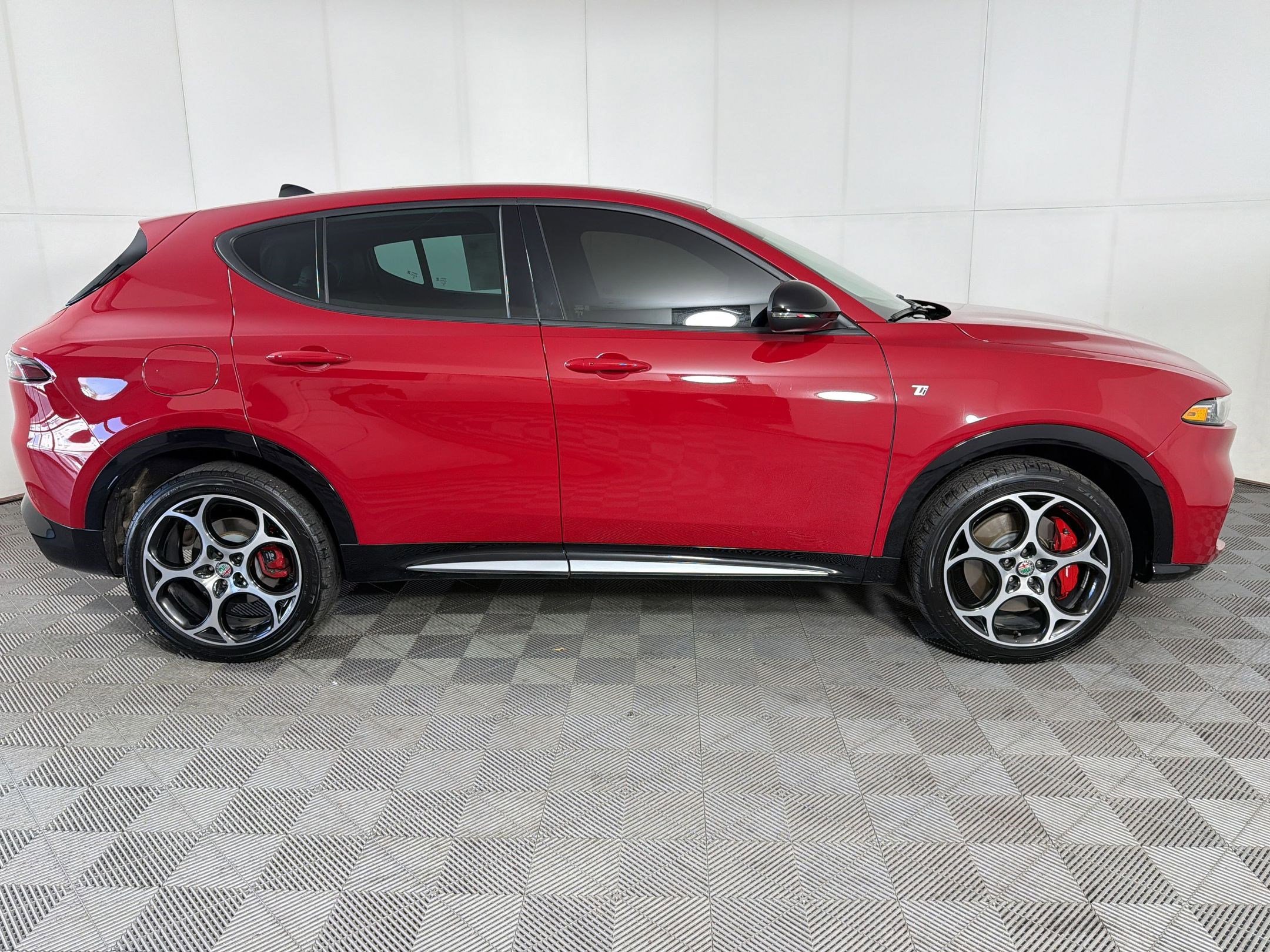 Used 2024 Alfa Romeo Tonale Ti AWD/4WD image 8