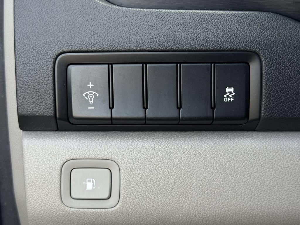 Used 2021 Kia Sedona LX FWD image 23