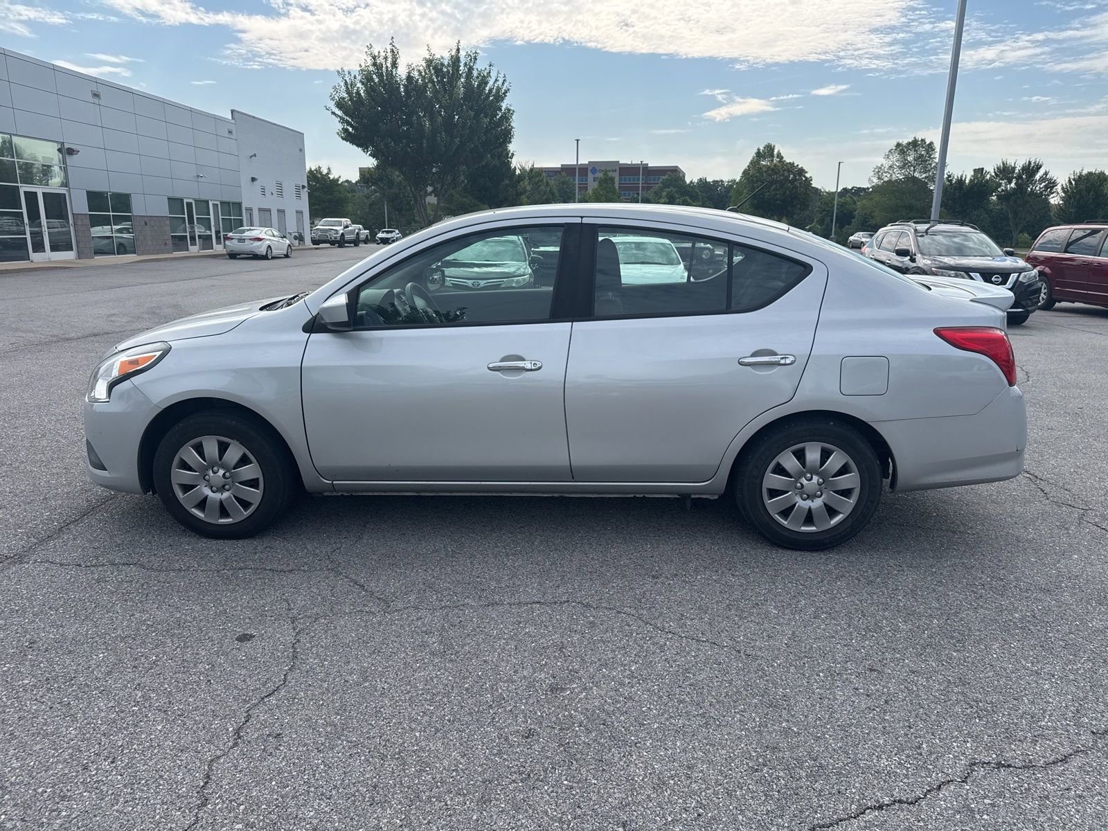 Used 2019 Nissan Versa SV FWD image 8