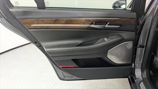 Used 2017 Genesis G90 3.3T Premium image 17