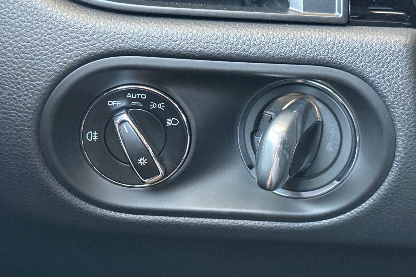 Used 2025 Porsche Macan image 23