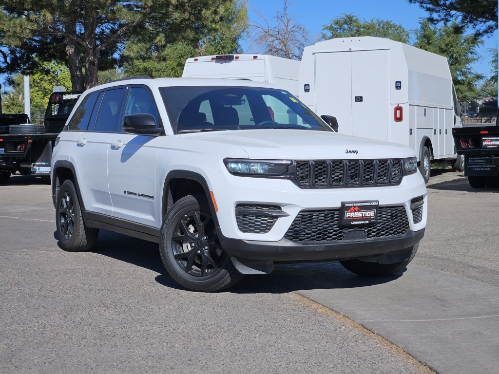 Used 2025 Jeep Grand Cherokee Altitude