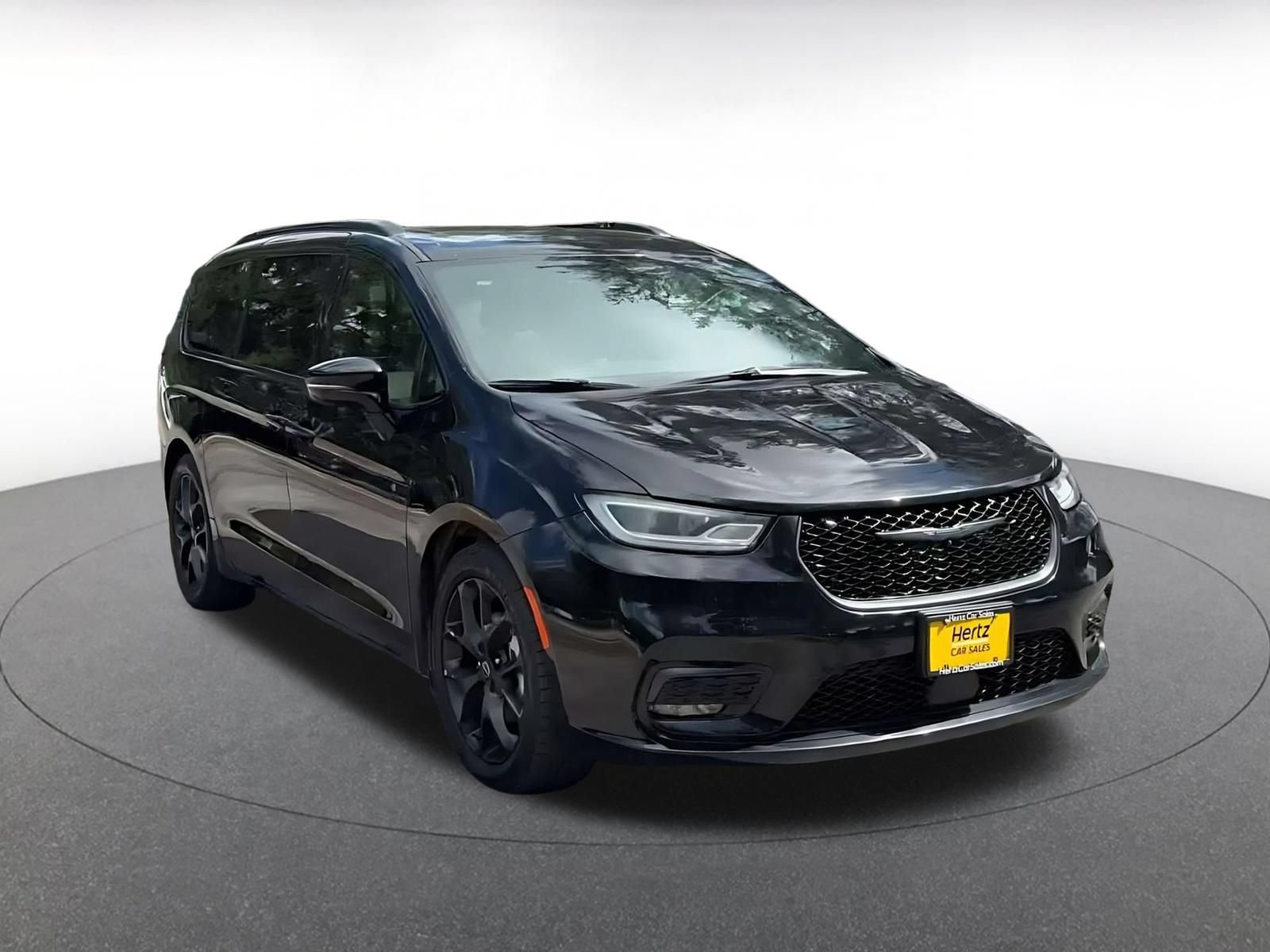 Used 2025 Chrysler Pacifica Limited FWD image 3