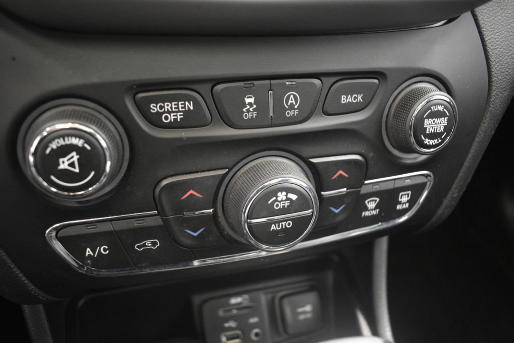 Certified 2016 Jeep Cherokee Trailhawk w/ Comfort/Convenience Group image 42