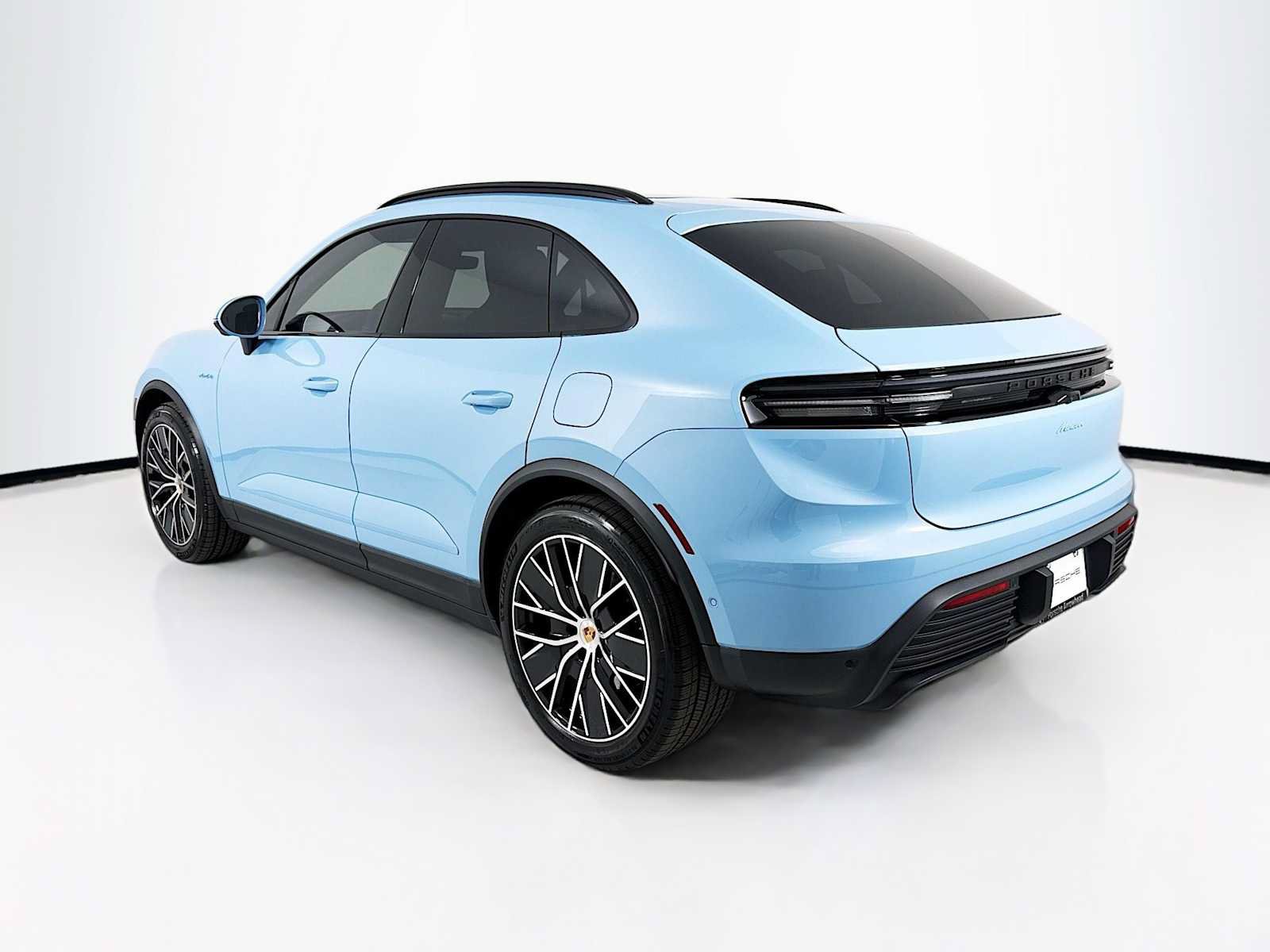 Used 2026 Porsche Macan Electric RWD image 3