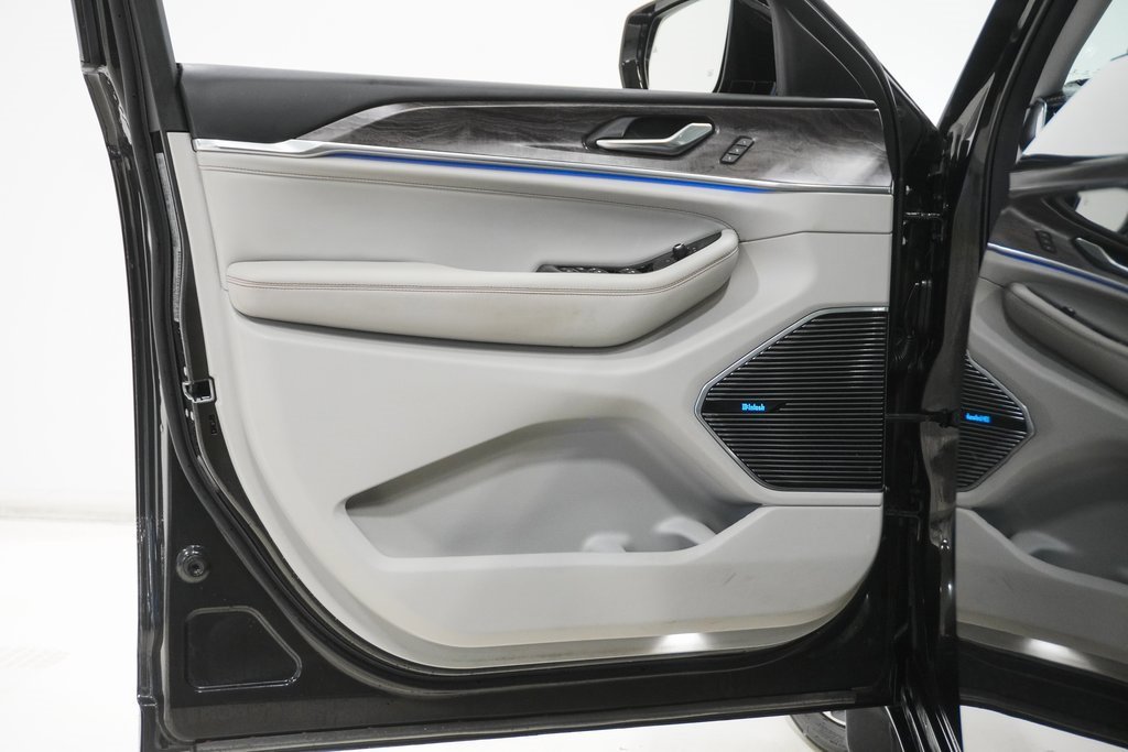 Certified 2022 Jeep Grand Cherokee L Overland w/ MOPAR Finishing Package image 16