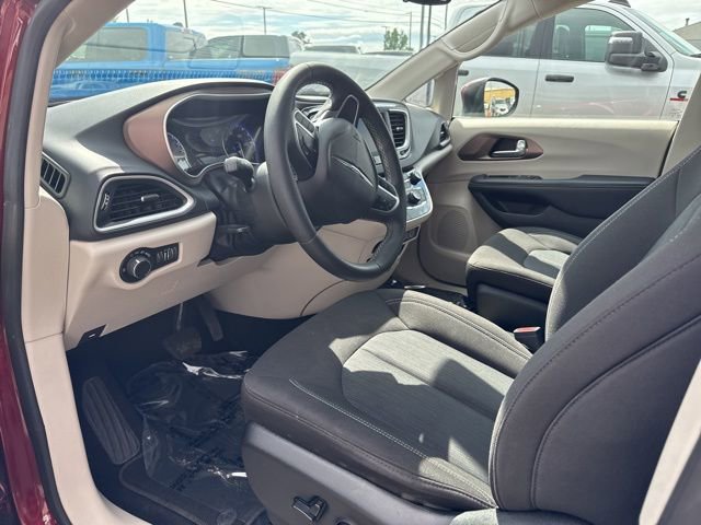 Used 2023 Chrysler Voyager LX FWD image 17