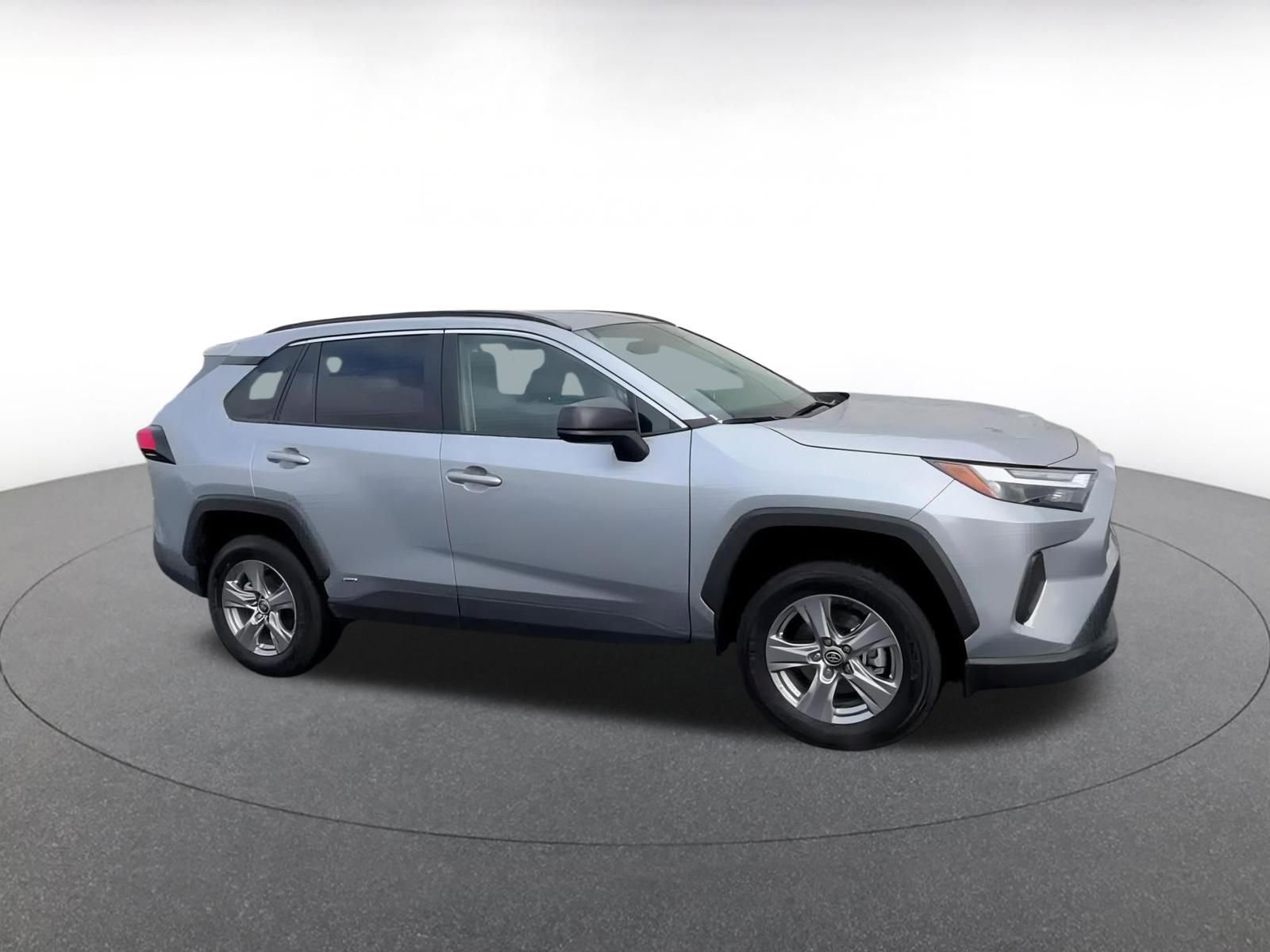 Used 2025 Toyota RAV4 LE video 2
