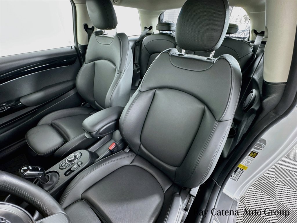 Used 2024 MINI Cooper 2-Door Hardtop FWD image 21