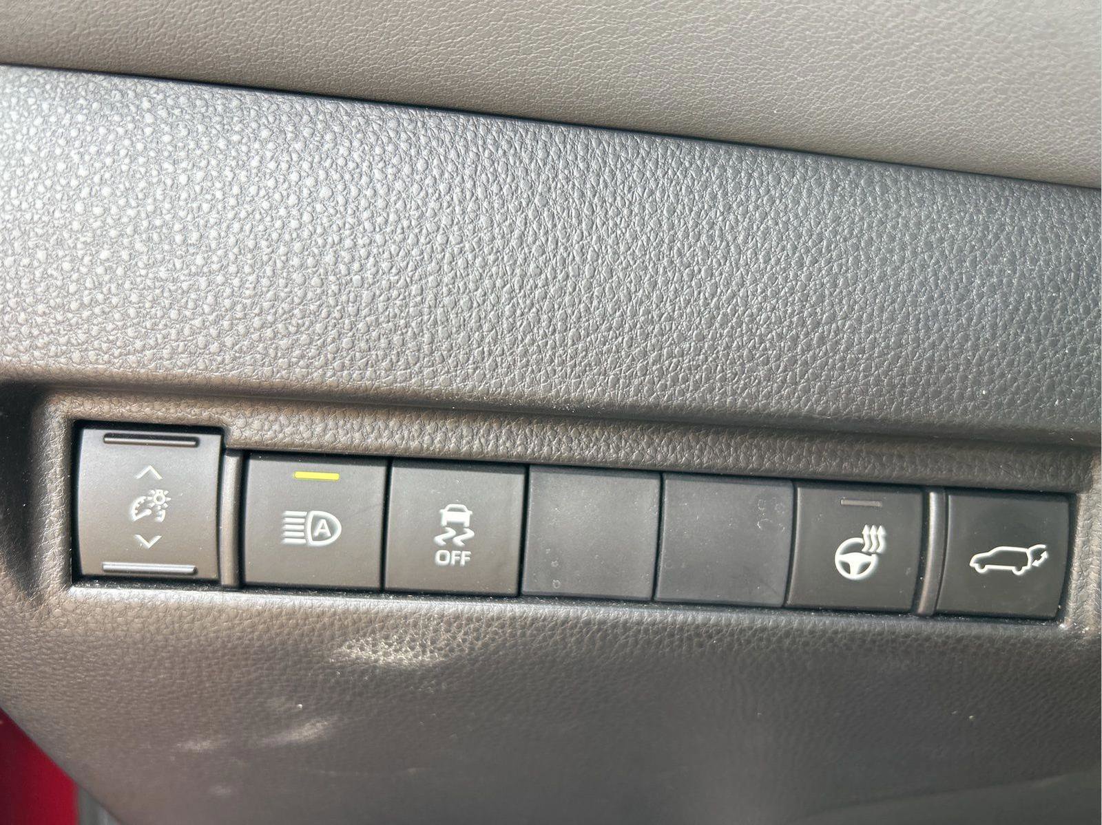 Used 2021 Toyota Venza XLE w/ Softex Package image 25