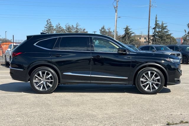 Certified 2025 Acura MDX w/ Technology Package AWD/4WD image 3