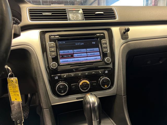 Used 2012 Volkswagen Passat 2.5 SE FWD image 24