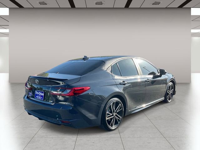 Used 2025 Toyota Camry XSE FWD image 3