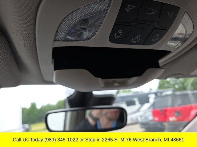 Used 2023 Chrysler Pacifica Touring-L FWD image 35