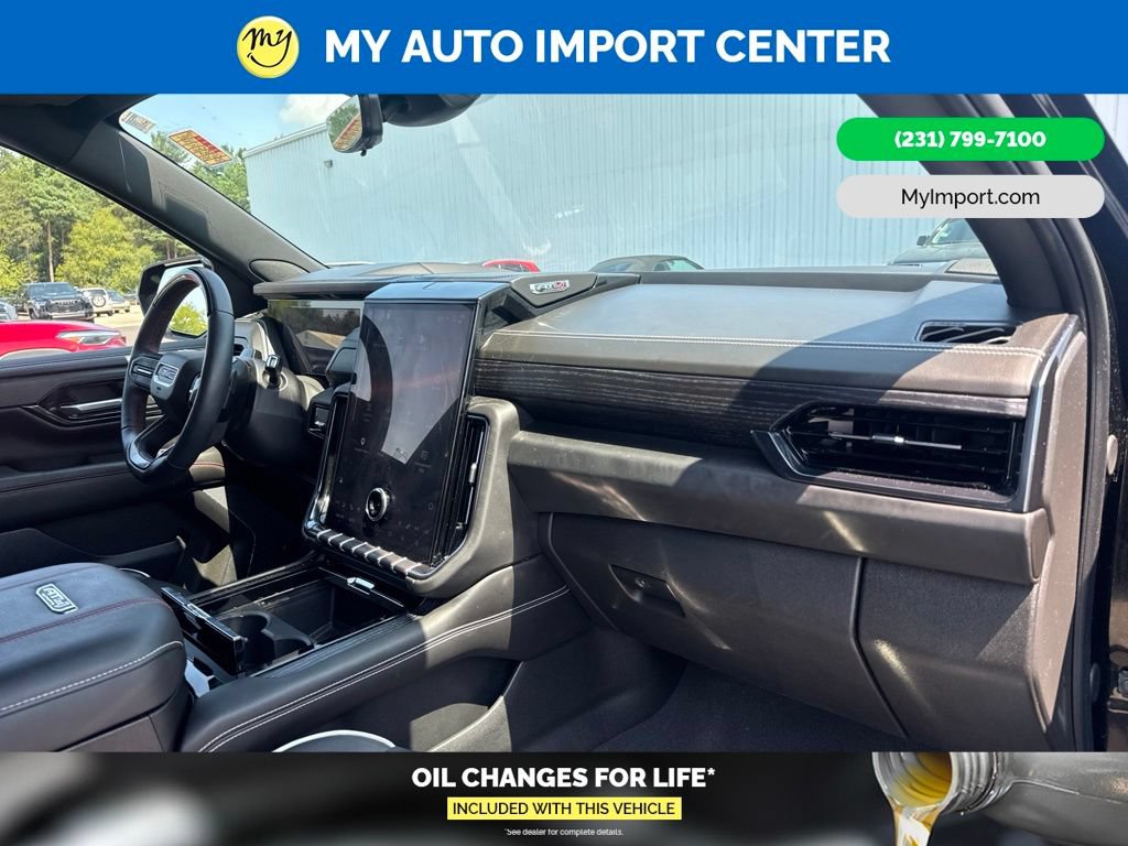 Used 2025 GMC Yukon XL AT4 Ultimate AWD/4WD image 33