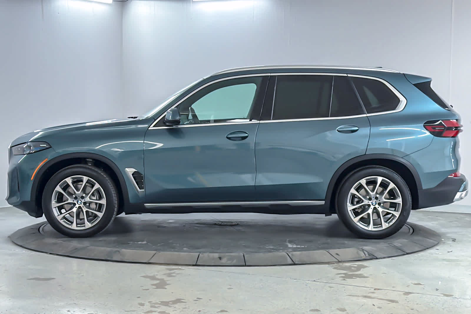 Used 2026 BMW X5 xDrive40i w/ Premium Package AWD/4WD image 5