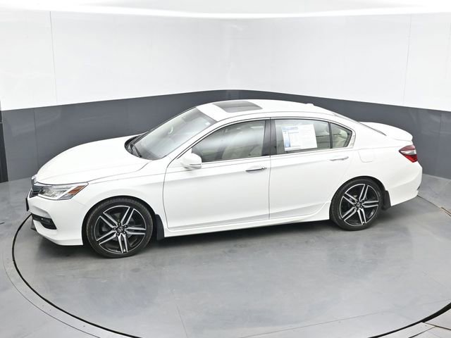 Used 2017 Honda Accord Touring image 32