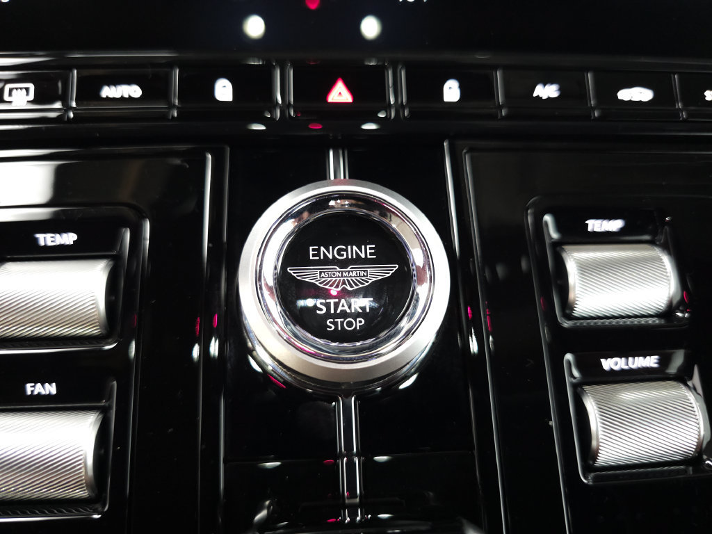 Used 2025 Aston Martin DB12 Coupe RWD image 20