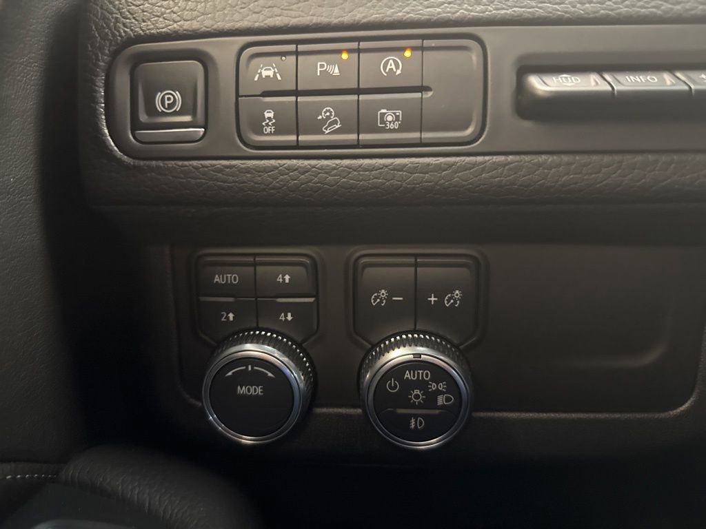 Used 2024 GMC Yukon Denali AWD/4WD image 18