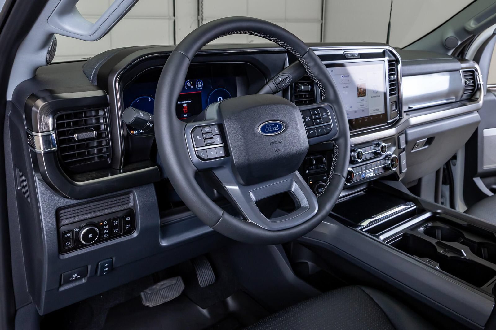 Used 2026 Ford F450 Lariat w/ Lariat Premium Package AWD/4WD image 13