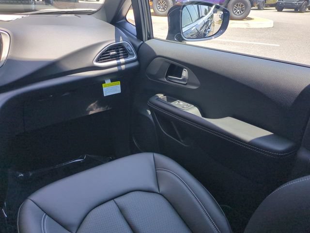 New 2027 Chrysler Pacifica LX FWD image 17