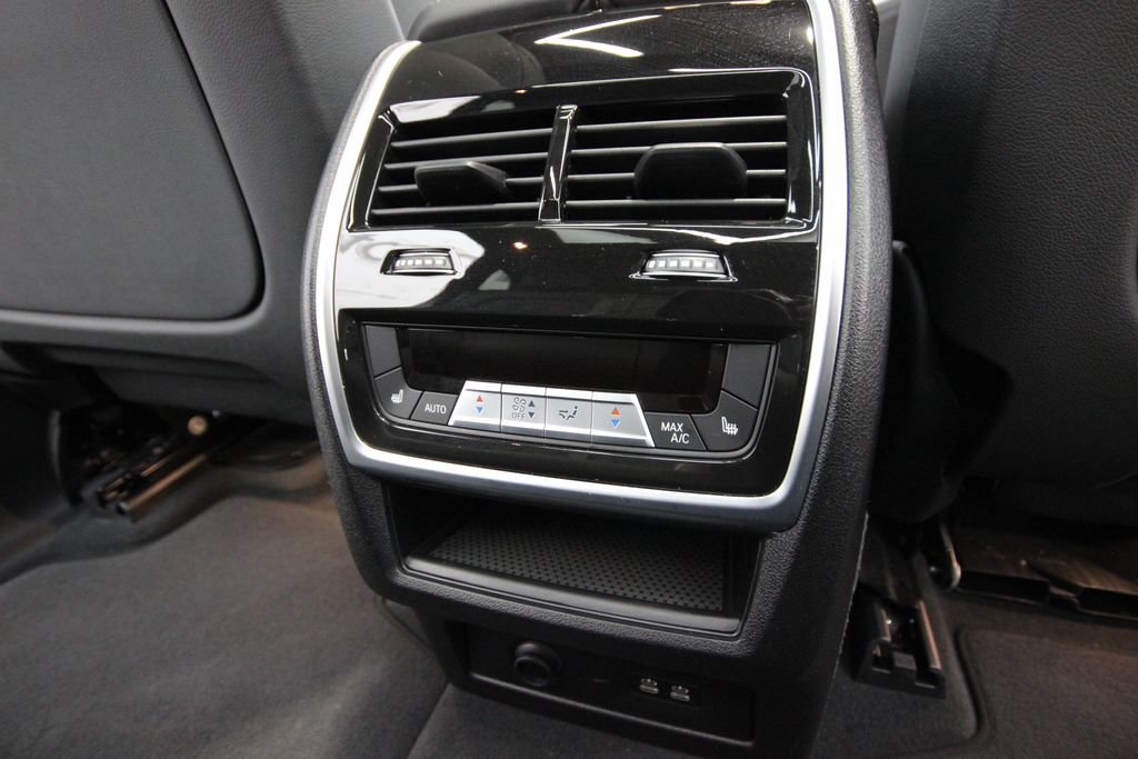 Used 2025 BMW X5 xDrive40i w/ M Sport Package AWD/4WD image 40
