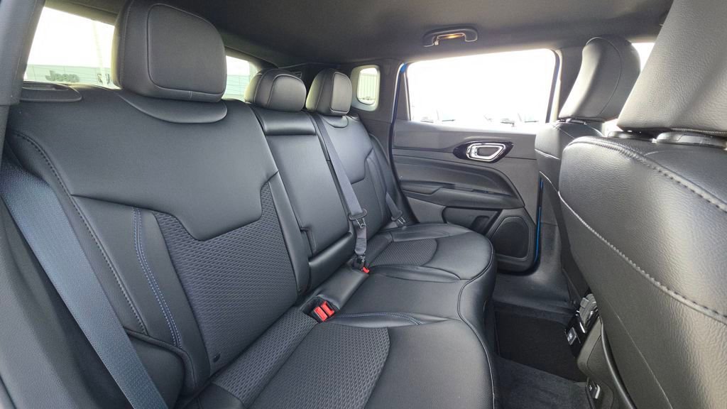 New 2026 Jeep Compass Latitude image 15