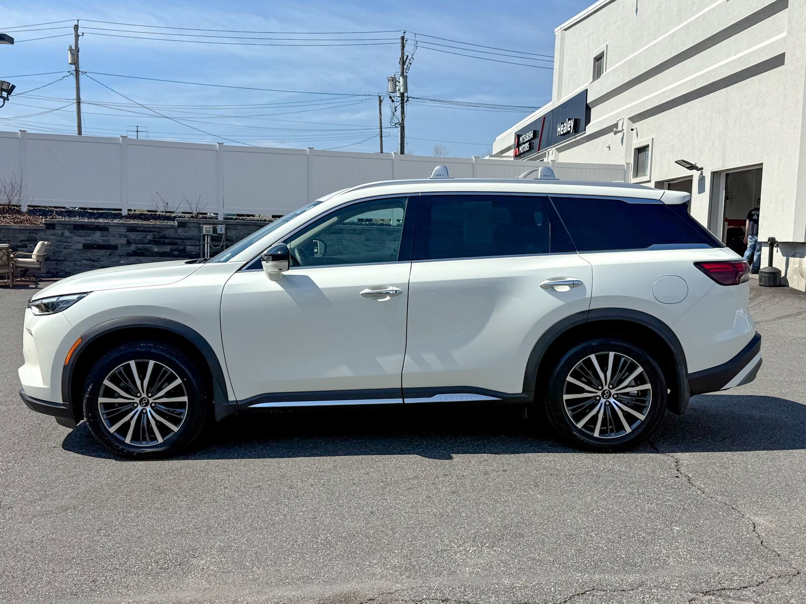 Used 2024 INFINITI QX60 Sensory w/ Vision Package AWD/4WD image 4