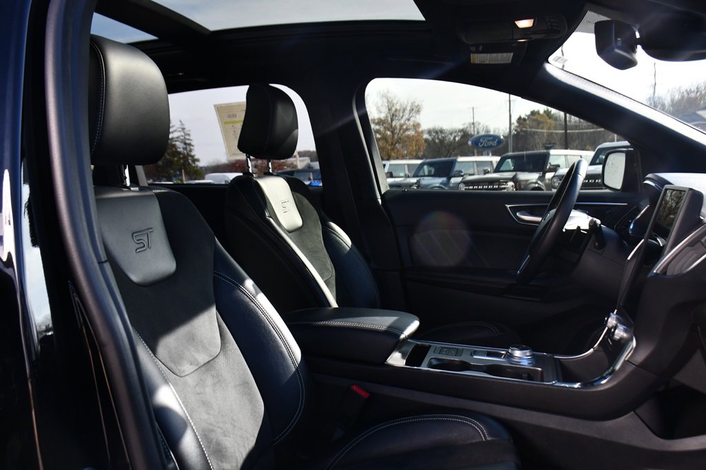 Used 2021 Ford Edge ST w/ Equipment Group 401A image 16