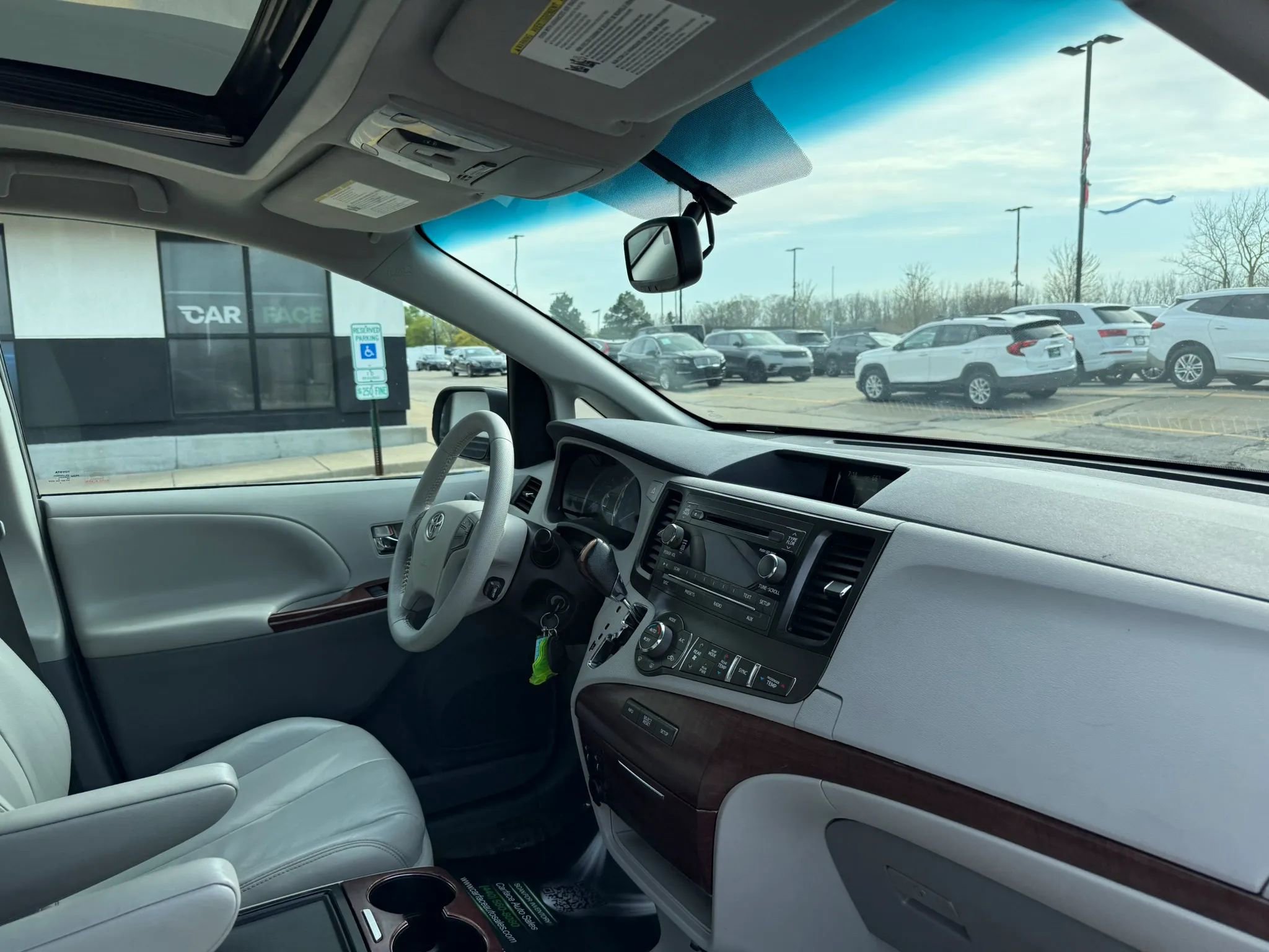 Used 2012 Toyota Sienna XLE FWD image 27