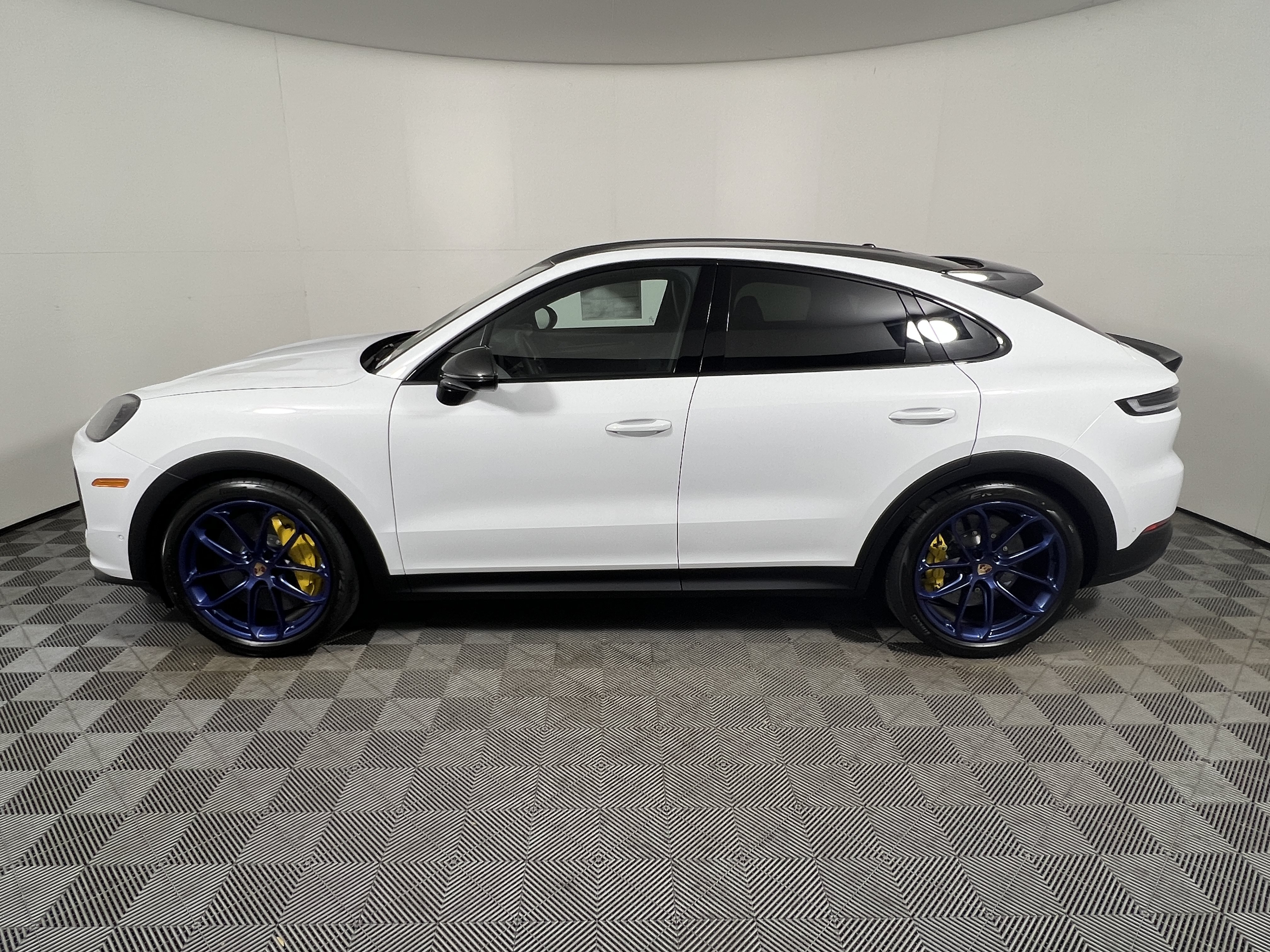 New 2026 Porsche Cayenne Turbo GT AWD/4WD image 2