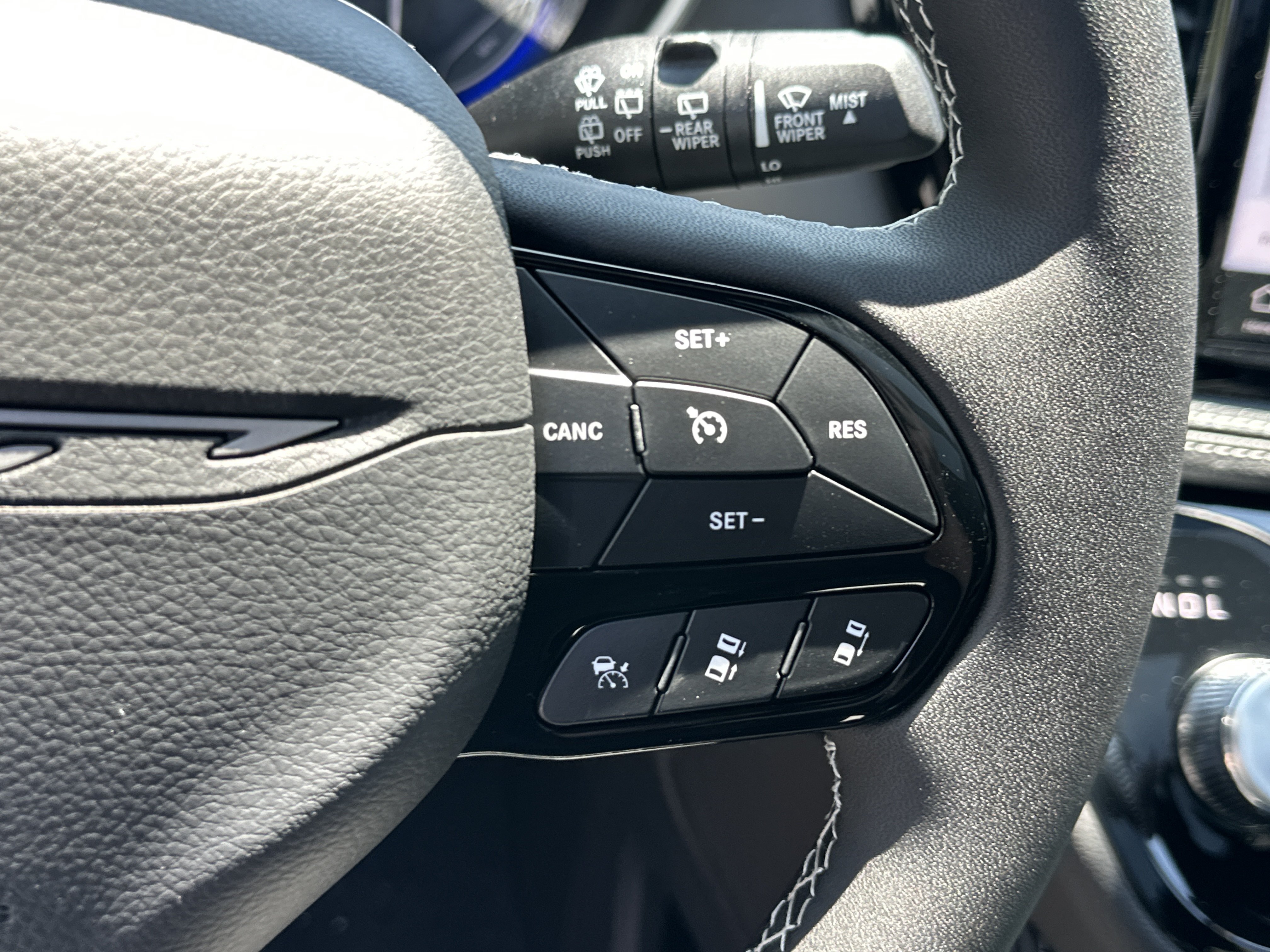 New 2027 Chrysler Pacifica Limited FWD image 10