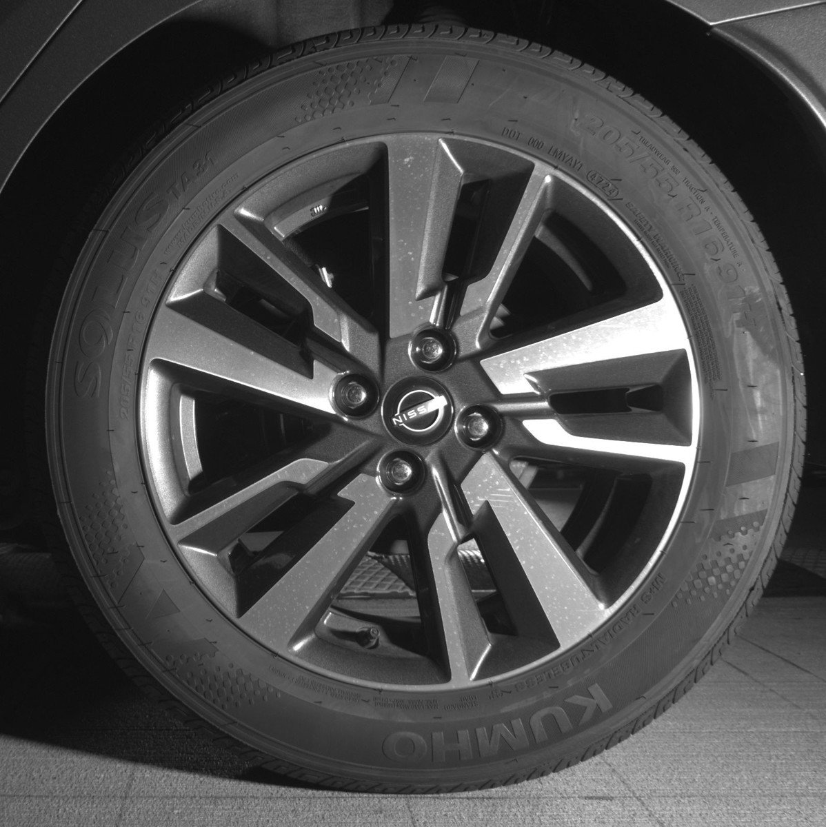 Used 2025 Nissan Versa SV image 14