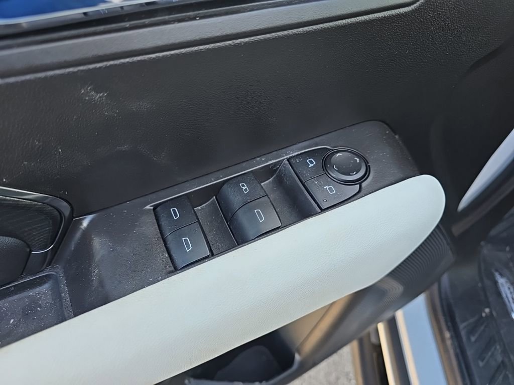 Used 2025 GMC Canyon AT4 w/ AT4X Package image 8