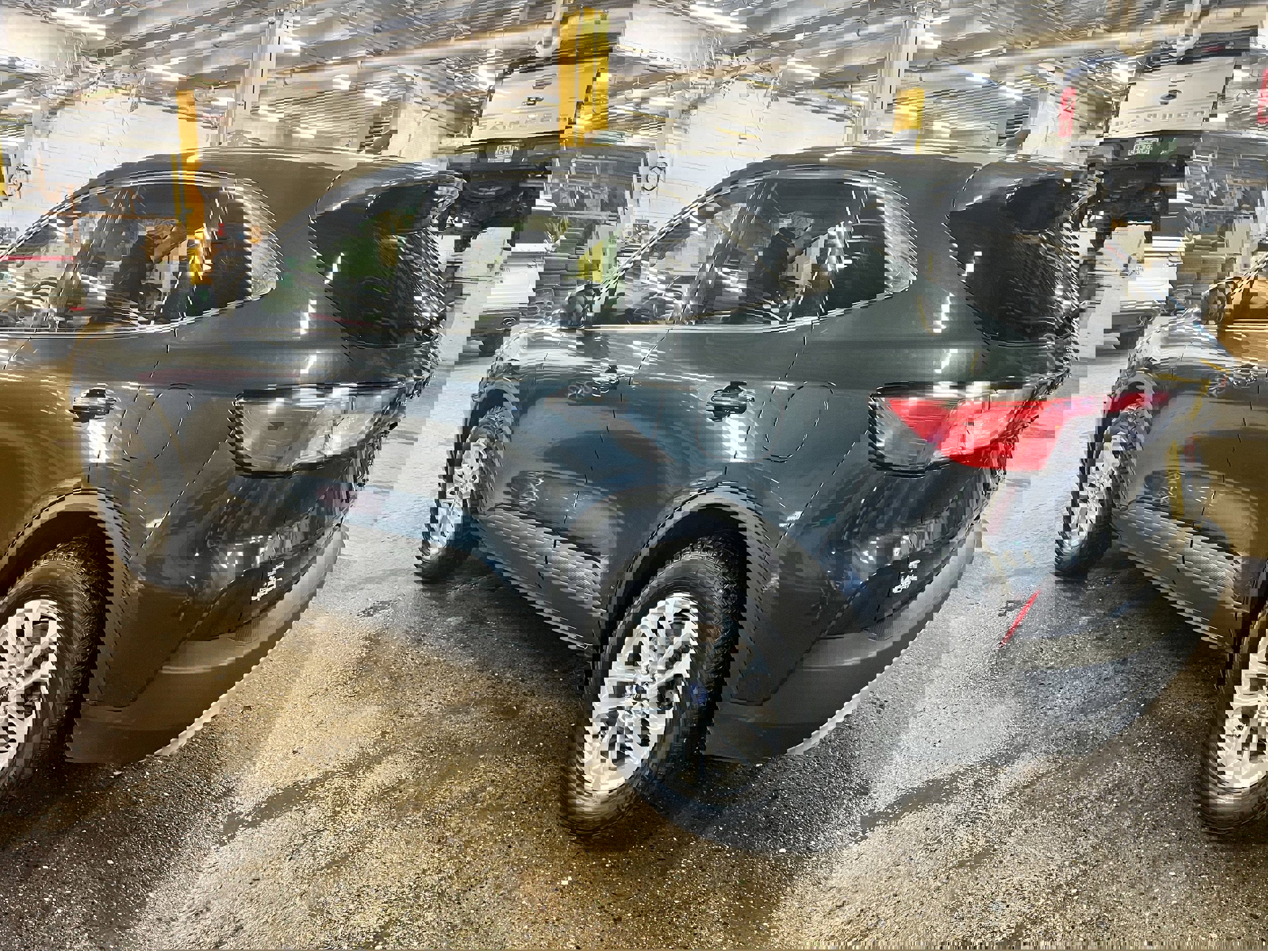 Used 2022 Ford Escape SE w/ Cold Weather Package image 8